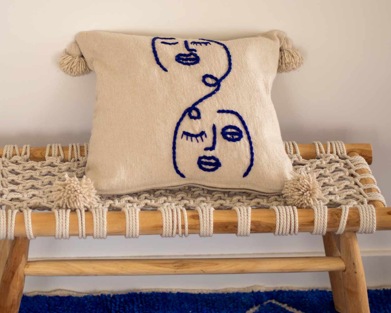 Housse de coussin visage bleu